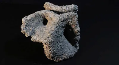 1 Result of robotic binder jetting using coarse composite
concrete powder supported by an image-based monitoring
system.